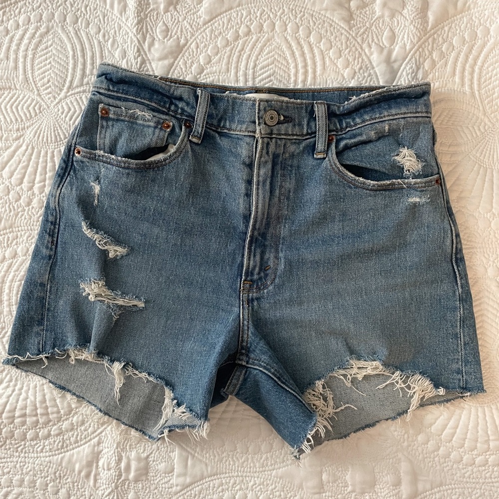 Abercrombie & Fitch High Rise 4” Mom Short